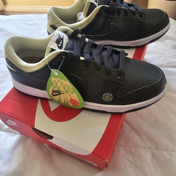 Nike Dunk Low Avocado Sequioa Zinnia - Picture 3 of 3